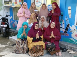 Memperingati Hari Kartini cilik penuh warna