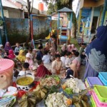 Halal Bi Halal siswa-siswi TKIT Al Bania dan Fun Cooking Ketupat Lebaran
